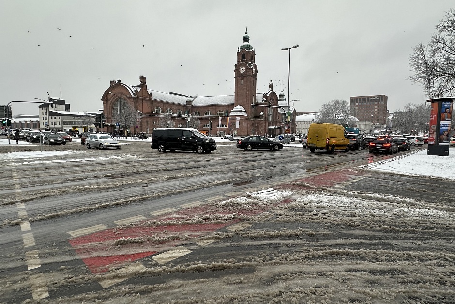 Schneefall am Dienstag, 3. Februar in Wiesbaden. Die Stadt ist verschneit.