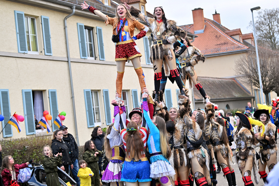 Helau in AKK Kastel-Kostheim! Am Samstag, 14. Februar 2026, rollt der große Fastnachtsumzug durch Mainz-Kastel und Kostheim ab 13:11 Uhr. Prinzenpaar, riesige Wagen, Blöcke – Motto „Fasching im Weltraum“ lockt Tausende. Afterparty inklusive!