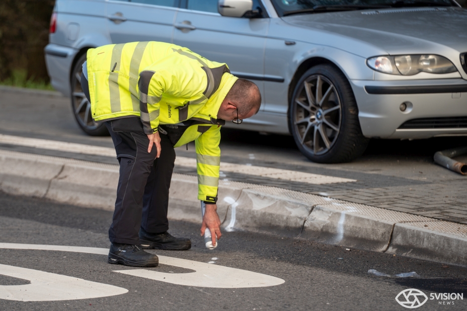 Ein schwerer Verkehrsunfall hat am Dienstagnachmittag in Wiesbaden-Biebrich eine Mutter und ihre zwei Kleinkinder verletzt. Der 22-jährige Fahrer eines BMW verlor die Kontrolle, als er in die Saarstraße abbog.
