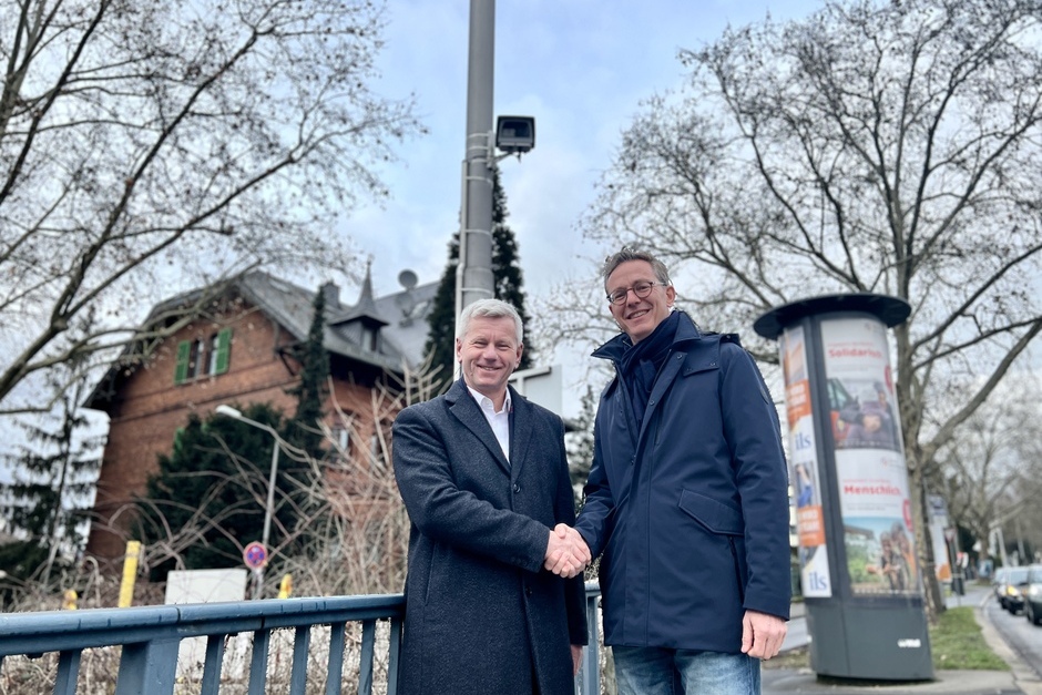 Ein neuer Teststandort für Verkehrsmesstechnik wurde in Wiesbaden an der Biebricher Allee gestartet
