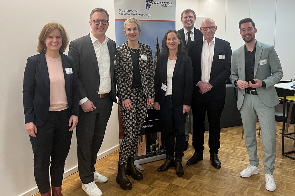 Der Wirtschaftsrat fordert in Wiesbaden einen Kurswechsel zur Kommunalwahl 2026