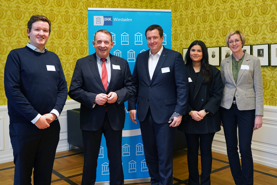 In Wiesbaden erklärt Finanzminister Lorz, dass die Zukunftstage ausgebaut werden