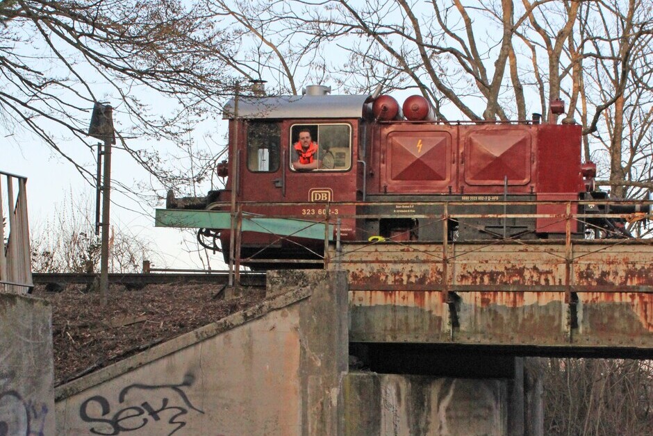 Die Aartalbahn-Brücke Flachstraße in Wiesbaden-Dotzheim wird instand gesetzt