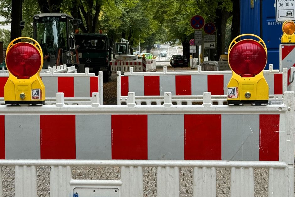 Sperrung der Alexandrastraße in Wiesbaden für Bauarbeiten.