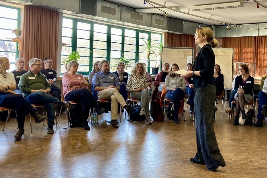 Gemeinsam für ältere Menschen: Wiesbaden gründet die AG 71