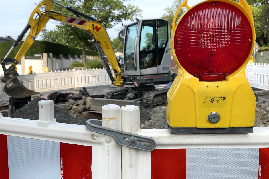 Sperrung der Mühlwiesenstraße in Wiesbaden-Sonnenberg für Bauarbeiten.