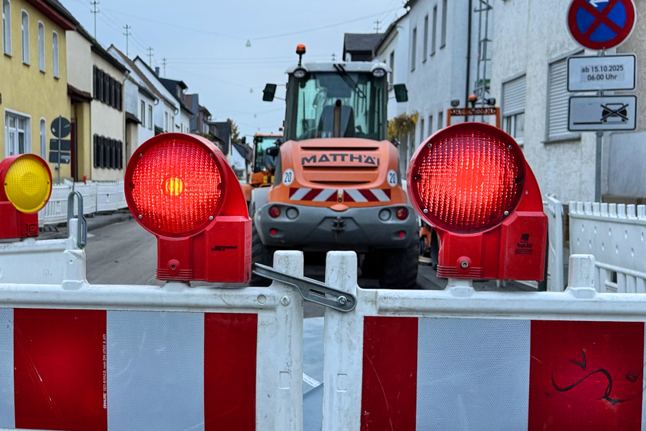 Sperrung der Linzer Straße in Wiesbaden-Kostheim für Tiefbauarbeiten.