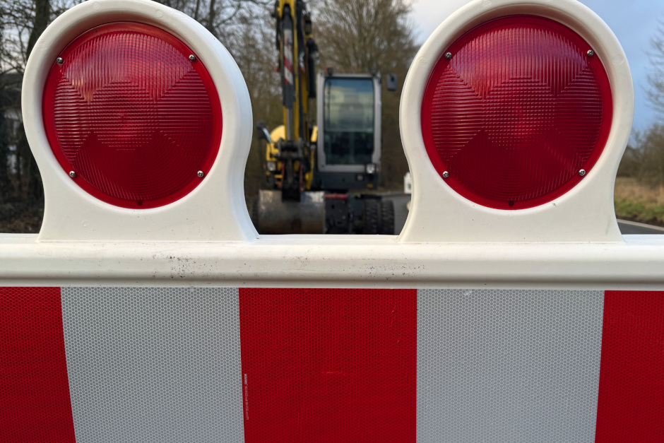 Kanalsanierung in der Rhönstraße in Wiesbaden-Biebrich. Straße mehrere Wochen voll gesperrt.