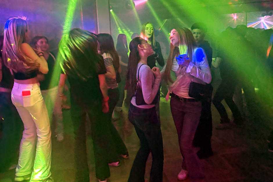 „BeatUP!“ erobert Nordenstadt: Mega-Ansturm auf neue Teens-Party in der Tanzschule Hohmann am Samstag.