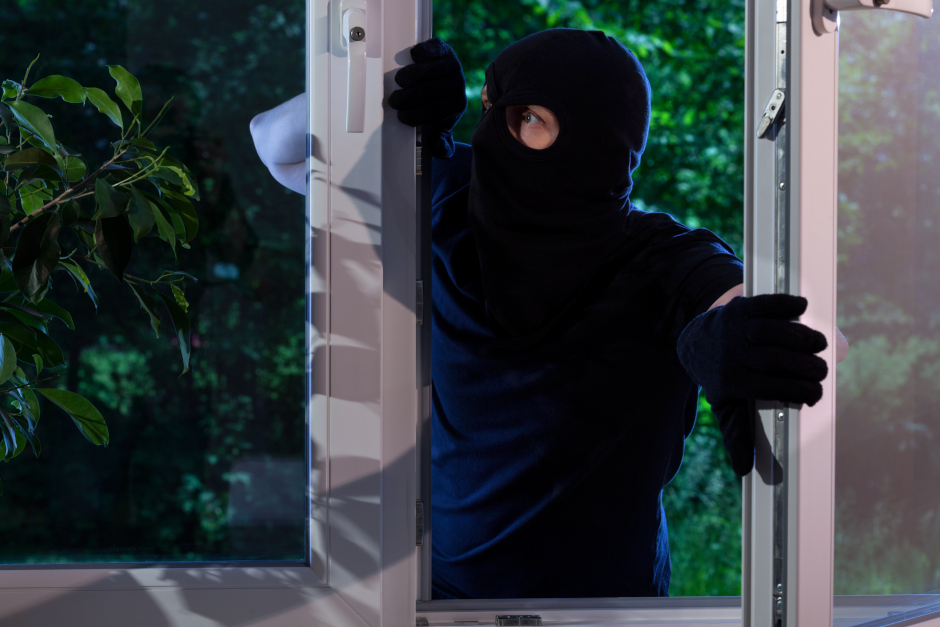 Einbruchserie Wochenende in Wiesbaden: Drei Balkon-Einbrüche in Eberleinstraße, Am Hang, Hauberrisserstraße