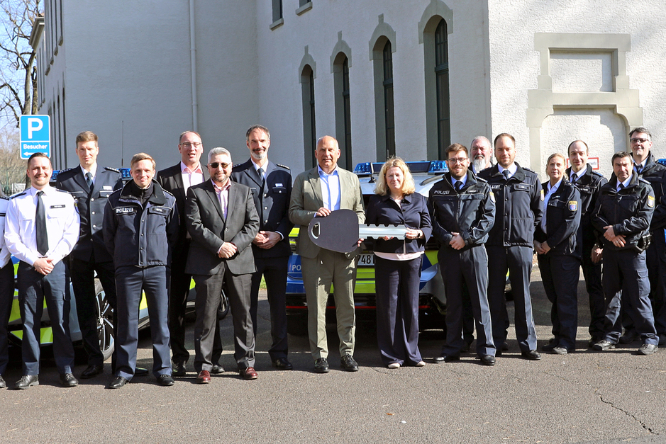 In Wiesbaden wurden 12 Neufahrzeugen an die hessischen Polizeipräsidien übergeben
