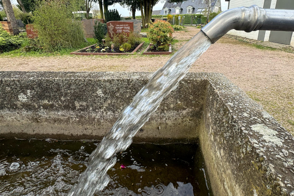 Wasserversorgung auf Wiesbadener Friedhöfen rechtzeitig vor Ostern wieder in Betrieb.