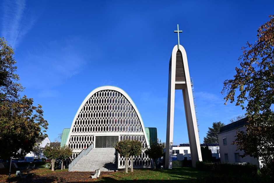 Wiesbaden-Biebrich Heilig-Geist-Kirche: Stadtjugendpfarramt und Jugendkirche ziehen zusammen
