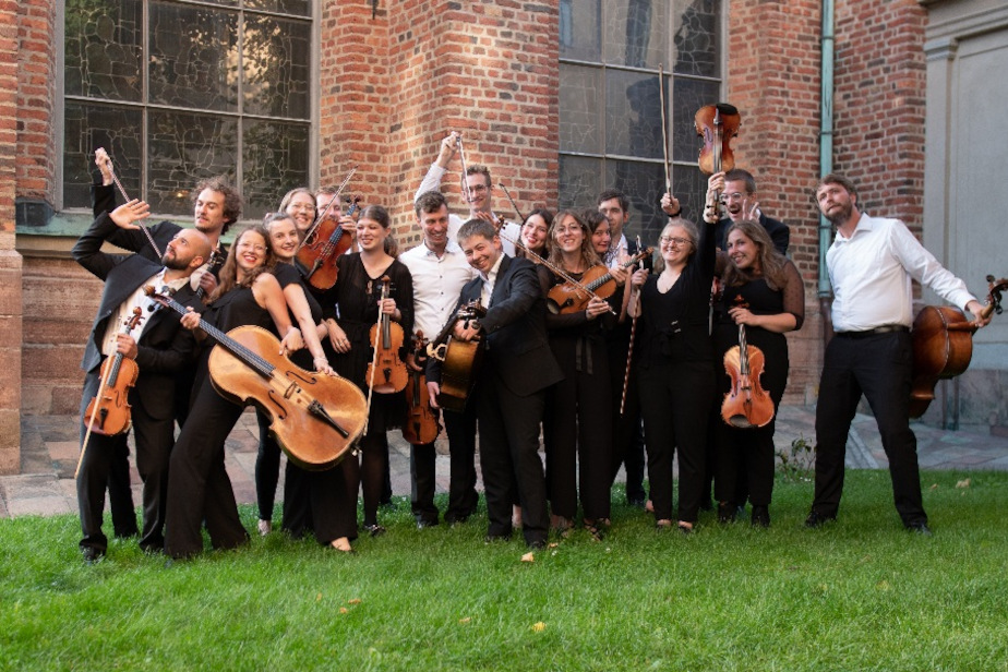 Das renommierte Kammermusikensemble Mainz-Laubenheim (KAMEL) feiert 2026 sein Jubiläumsjahr mit einem intimen Streicherkonzert in der Ev. Kreuzkirche Wiesbaden: Unter dem Motto „Miniaturen – Zwischen Spiel und Serenade" widmet sich das junge Orchester der charmanten kleinen musikalischen Form und seltenen Serenaden-Entdeckungen.