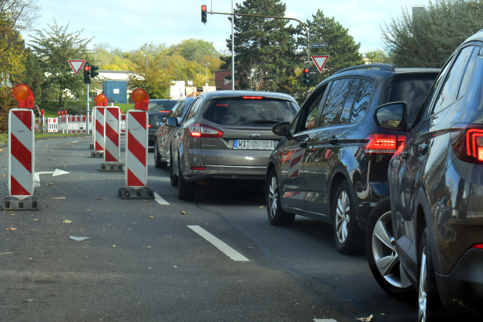 Schlagloch-Alarm im Wiesbadener Ortsteil Kastel: Bauarbeiten und Sperrungen im Philippsring