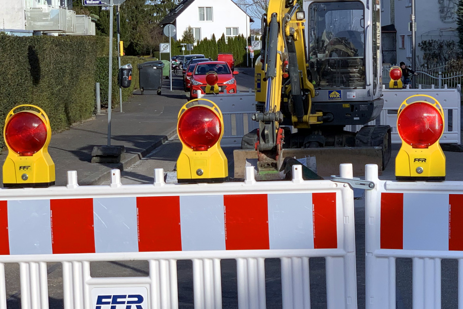 Sperrung der Straße Haideweg in Wiesbaden-Sonnenberg für Bauarbeiten.