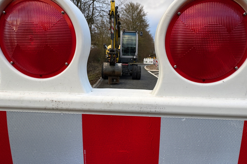 Erneuerung des Auslasskanals in der Straße „An der Hammermühle“ in Wiesbaden-Biebrich. Straßenabschnitt wird voll gesperrt.