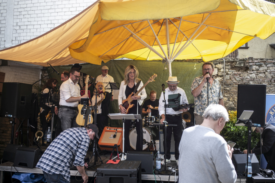 Vom 29. bis 31. Mai verwandelt sich Biebrich wieder in eine große Bühne für Musik, Kultur und Begegnung. Zum 21. Biebricher Höfefest erwartet die Besucherinnen und Besucher ein Wochenende mit 20 Bands, Flohmärkten, Shuttle-Bus, Stadtteilrundgängen und Stempeljagd – bei freiem Eintritt.