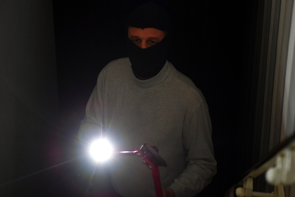 Einbruch in einen Keller eines Mehrfamilienhauses in Wiesbaden am Freitag.
