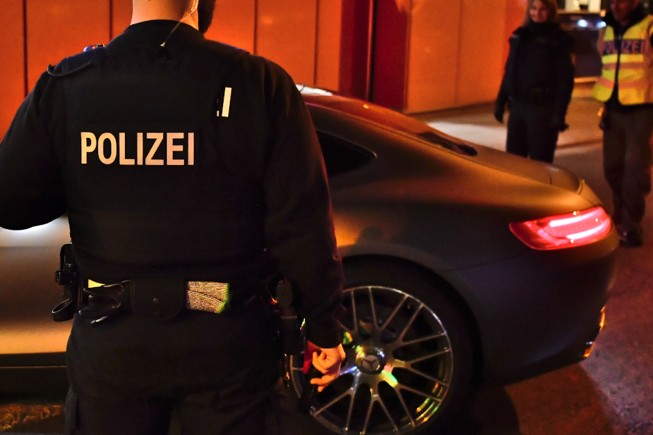 Der Karfreitag hat sich in der Tuning- und Poserszene längst als „Carfreitag“ etabliert. In Hessen kontrollierte die Polizei auch 2026 wieder landesweit Fahrzeuge, nahm illegales Tuning und Raserei ins Visier und führte in Wiesbaden mehrere Kontrollen durch.