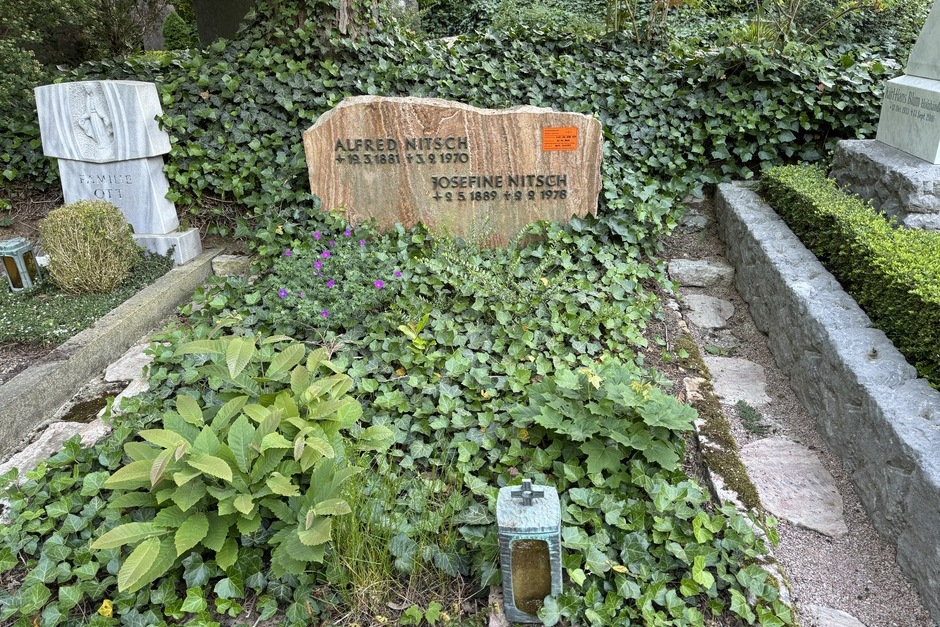 Standsicherheitskontrollen von Grabstätten werden auf Wiesbadener Friedhöfen durchgeführt