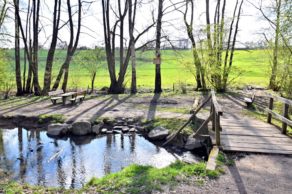 Gute Nachricht für viele Menschen im Wiesbadener Osten: Der Grillplatz am Wickerbach in Igstadt muss doch nicht zurückgebaut werden. Wiesbadens Bürgermeisterin Christiane Hinninger stellt klar, dass die Fläche nicht im Naturschutzgebiet liegt und weiterhin genutzt werden kann.