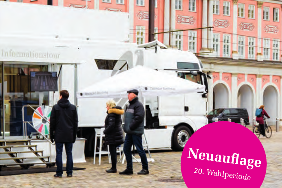 Das Infomobil des Deutschen Bundestages macht Halt in Wiesbaden