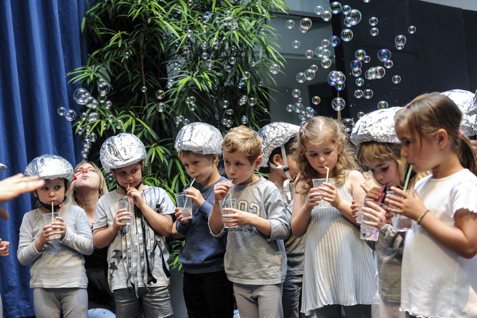 Unter dem Motto „Kinder spielen für Kinder“ gestalten Schülerinnen und Schüler der WMK einen vielseitigen Konzertabend im Kulturforum Wiesbaden zugunsten von UNICEF.