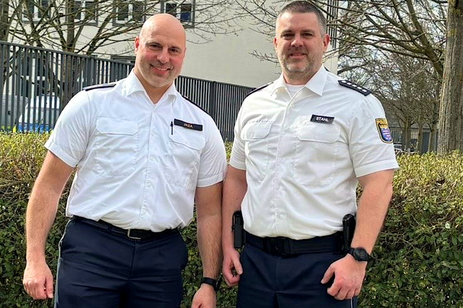 Im 4. Polizeirevier Wiesbaden gibt es einen Führungswechsel: Polizeihauptkommissar Christian Stahl hat die Leitung übernommen und folgt auf Klaus Quandt, der ins 3. Revier gewechselt ist. Der gebürtige Wiesbadener bringt viel Erfahrung aus der Stadt und der Polizeidirektion mit.