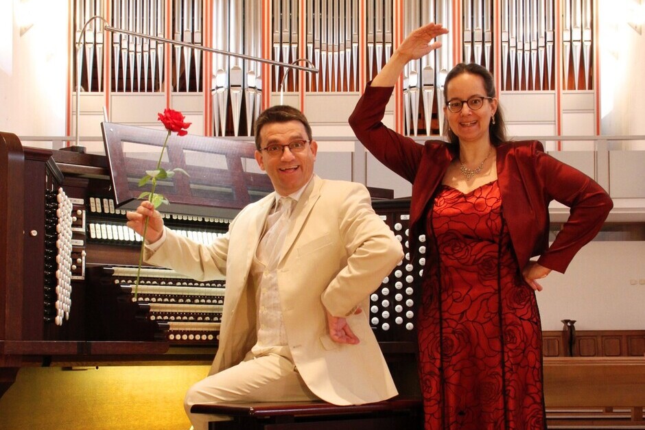 Ein humorvolles Orgelkonzert bei dem die Pfeifen tanzen findet in der Evangelischen Hauptkirche in Wiesbaden-Biebrich statt.