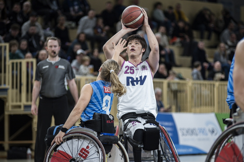 Rhine River Rhinos Kei Akita im Wurf gegen die Thurinigia Bulls