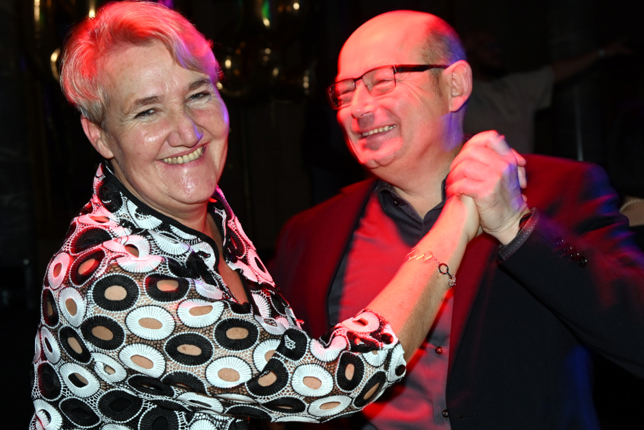 Tanztee in Wiesbaden-Klarenthal: Senioren erobern am Mittwoch das Parkett.