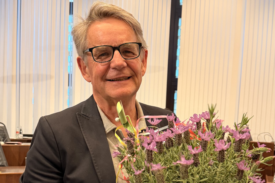 In der konstituierenden Sitzung des neu gewählten Wiesbadener Stadtparlaments hat die SPD wichtige Personalentscheidungen getroffen. Thomas Schwarze übernimmt das Amt des stellvertretenden Stadtverordnetenvorstehers und soll künftig für mehr Miteinander im Rathaus sorgen. Zudem wurden die ehrenamtlichen Magistratsmitglieder der Sozialdemokraten bestätigt.