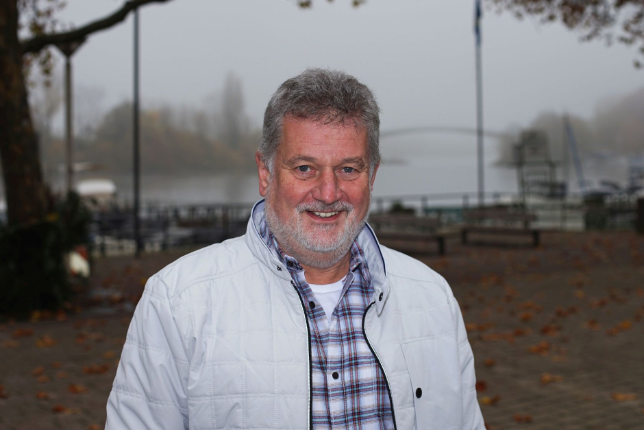 Zwei Jahrzehnte Erfahrung treffen auf jungen Tatendrang: Der langjährige Schiersteiner Ortsvorsteher Urban Egert (SPD) blickt dem geplanten Wechsel an der Spitze des Ortsbeirats gelassen entgegen. Für ihn ist die Übergabe an David Iolin kein Rückzug, sondern eine Investition in die Zukunft des Stadtteils.