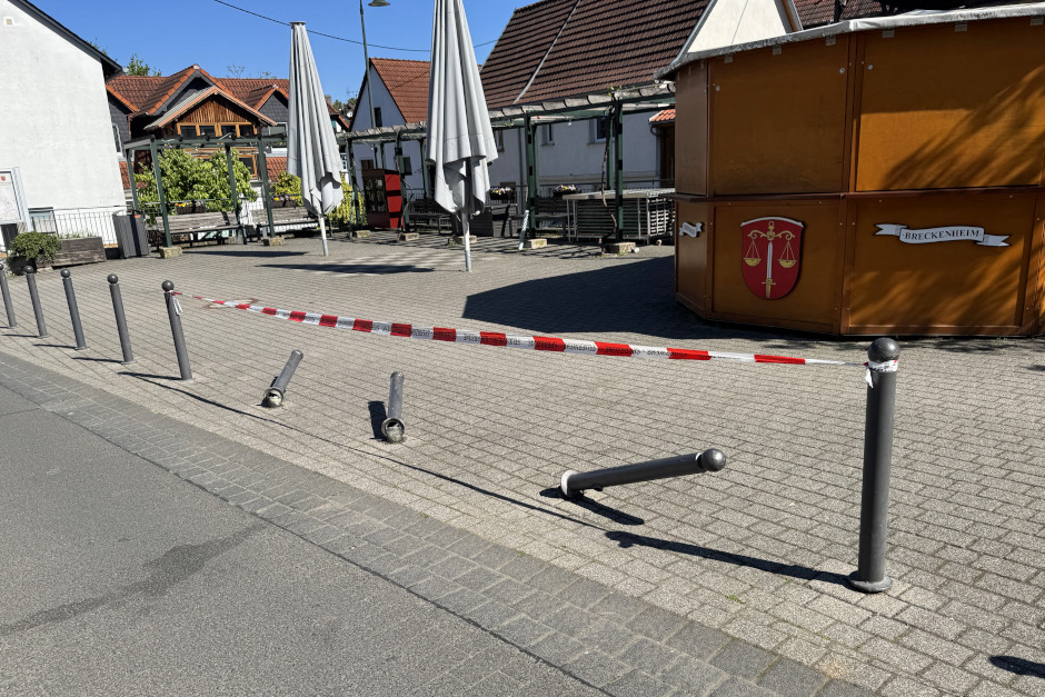 In Wiesbaden-Breckenheim hat ein alkoholisierter 21-jähriger Autofahrer am frühen Samstagmorgen einen Unfall in der Neuen Schulstraße verursacht und anschließend versucht, sich als Opfer einer Verkehrsunfallflucht darzustellen. Ein Atemalkoholtest ergab mehr als zwei Promille.