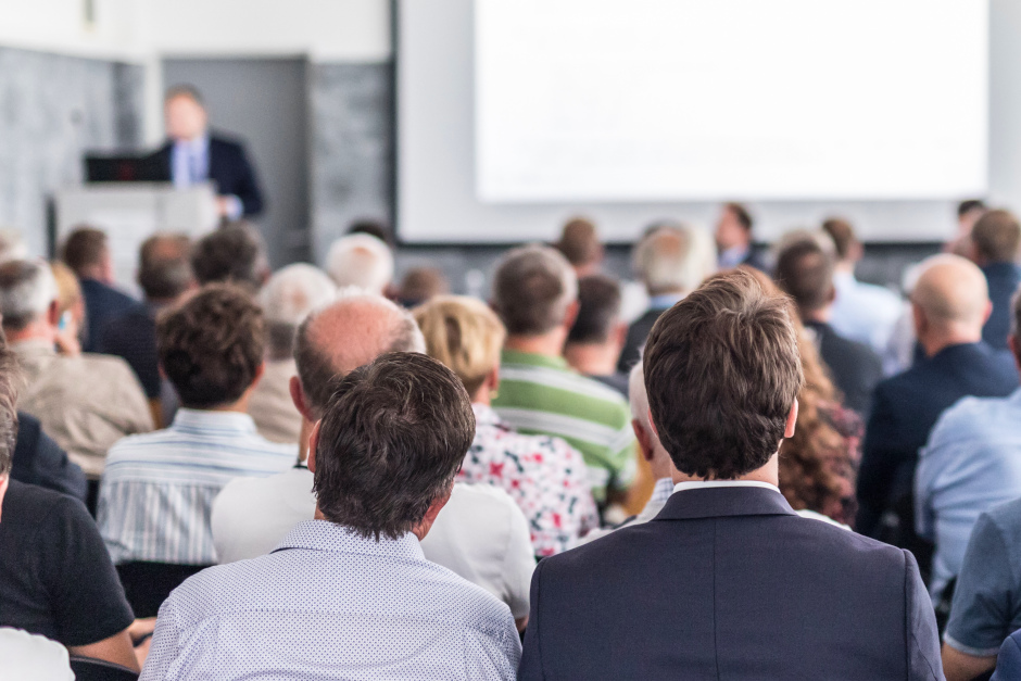Steigende Belastungen für Lehrkräfte, drohende Stellenkürzungen und schwindende Chancengerechtigkeit: Der GEW-Kreisverband Wiesbaden-Rheingau schlägt Alarm. Gemeinsam mit Landesvorsitzendem Thilo Hartmann und Personalratskandidatin Manon Tuckfeld will die Gewerkschaft am 5. Mai Gegenstrategien zum aktuellen Kurs der Landesregierung entwickeln.