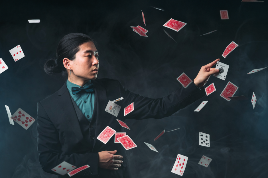 Eine Zaubershow findet in der Grünen Halle in Wiesbaden-Erbenheim statt.