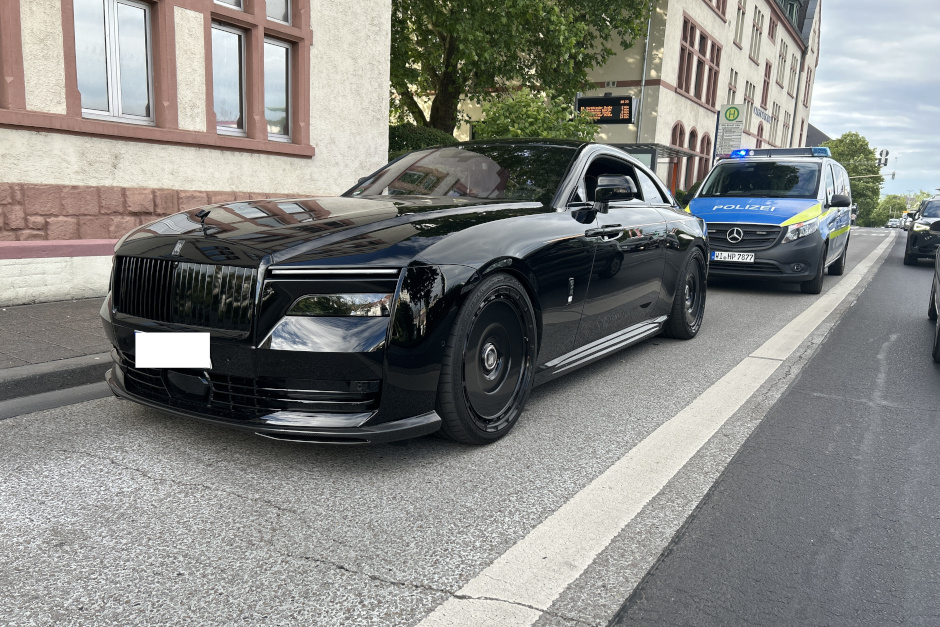 Bei einem dritten landesweiten Aktionstag gegen Sozialkriminalität haben hessische Behörden am 20. Mai mehrere hundert Kontrollen durchgeführt. In Wiesbaden gerieten dabei auch hochwertige Fahrzeuge, Bargeld und mutmaßlich kriminell erlangte Vermögenswerte ins Visier.