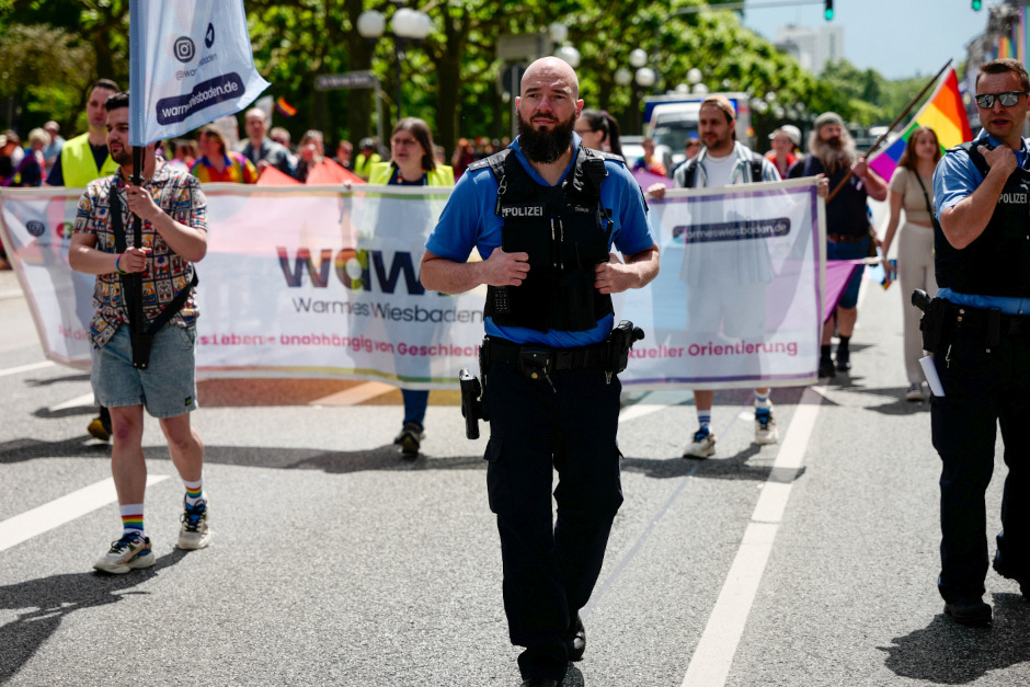 Das Polizeipräsidium Westhessen ist auf dem Christopher Street Day in Wiesbaden präsent