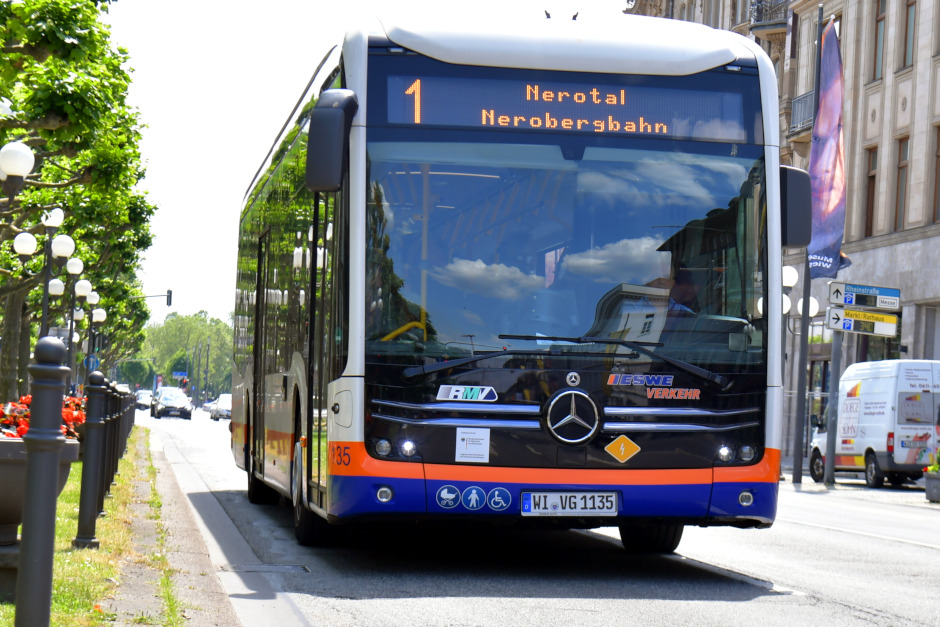 Mit dem Bus zum Biebricher Höfefest