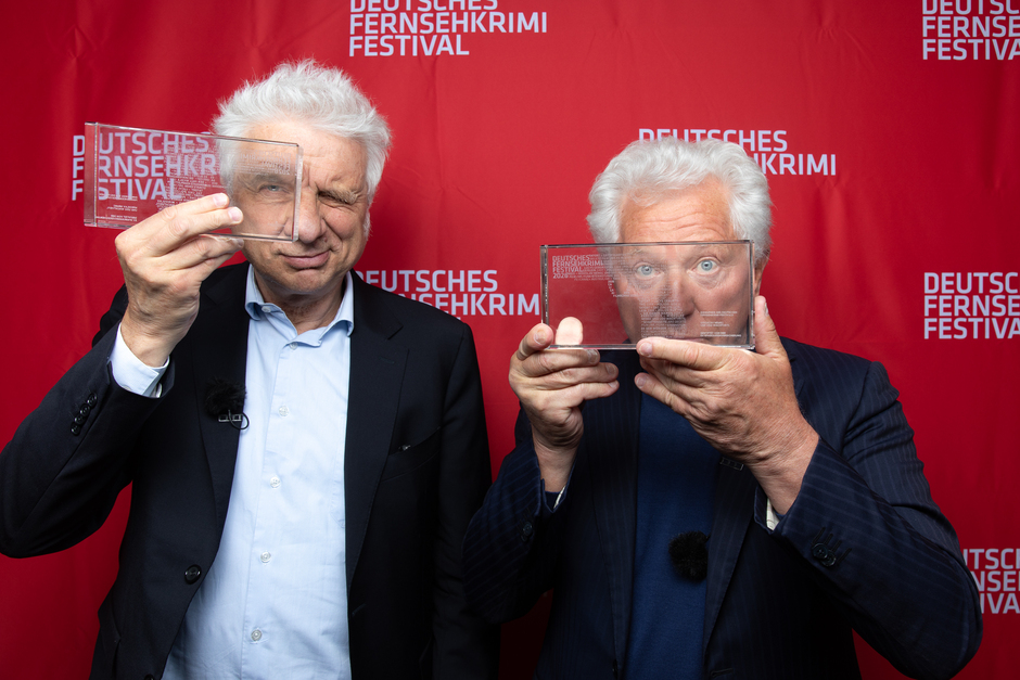 Miroslav Nemec und Udo Wachtveitl wurden in Wiesbaden mit Ehrenpreis des 22. Deutschen FernsehKrimi-Festivals ausgezeichnet