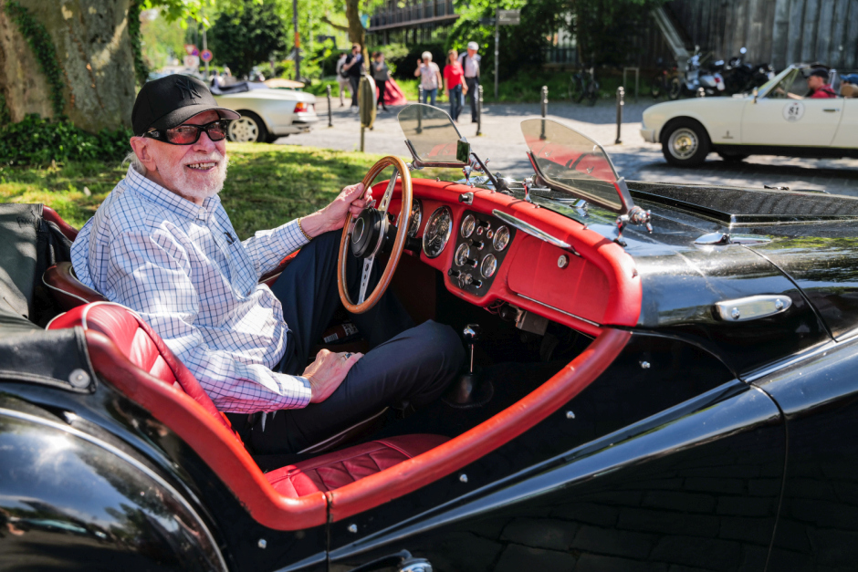 Glänzendes Chrom und röhrende Motoren: Die 41. Oldtimer-Rallye erobert Wiesbaden