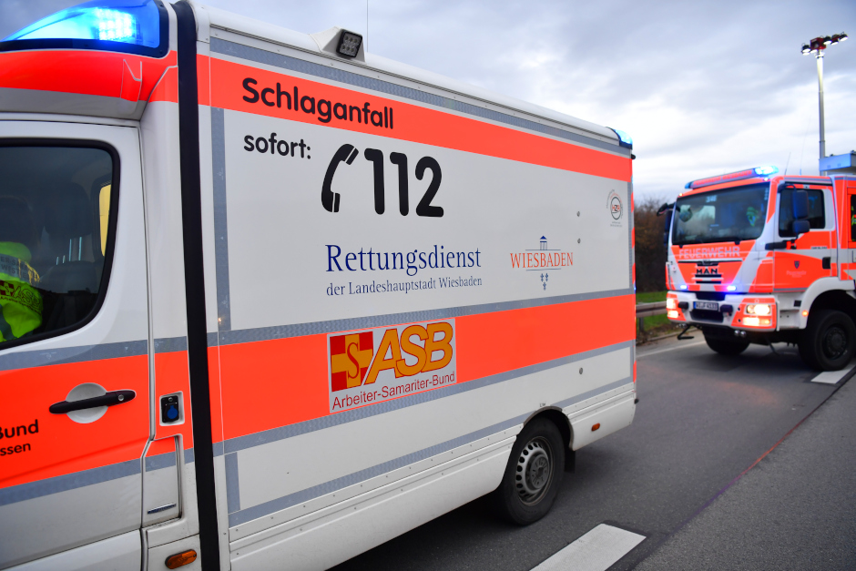 In Wiesbaden hatten Feuerwehr und Rettungsdienst an den Tagen rund um den 1. Mai alle Hände voll zu tun. Mehrere Brände, Verkehrsunfälle, ein Gasgeruch sowie technische Fehlalarme sorgten für eine ereignisreiche Einsatzlage im Stadtgebiet.