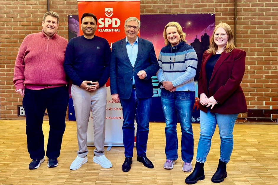 SPD Ortsverein Wiesbaden-Klarenthal wählt neuen Vorstand: Nasim Kashif neuer Vorsitzender, Christine Kerksick Stellvertreterin. Hoher Dank an Gunter Ludwig (36 Jahre) und Petra Vogt (20 Jahre Vorsitz).
