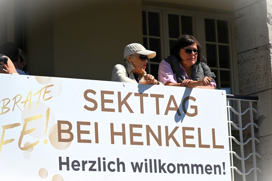 Am Samstag, 9. Mai 2026, öffnet Schloss Henkell wieder seine Tore zum traditionellen Sekttag. Von 11 bis 19 Uhr erwarten freier Eintritt, Live-Musik mit Diana Schneider & Soul Elements, Streetfood, Kellereiführungen und vieles mehr die Besucher.