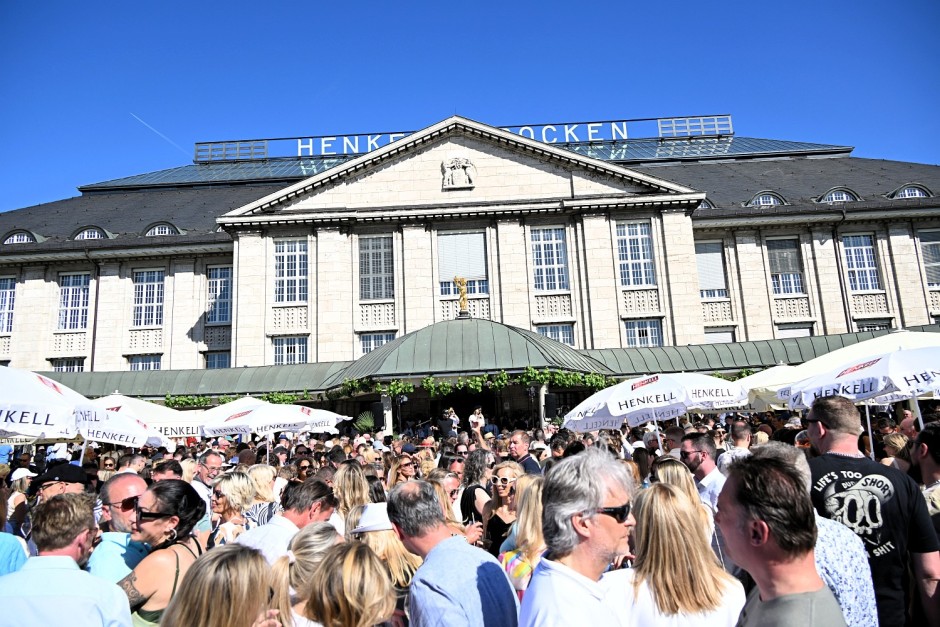 Am Samstag, 9. Mai 2026, öffnet Schloss Henkell wieder seine Tore zum traditionellen Sekttag. Von 11 bis 19 Uhr erwarten freier Eintritt, Live-Musik mit Diana Schneider & Soul Elements, Streetfood, Kellereiführungen und vieles mehr die Besucher.