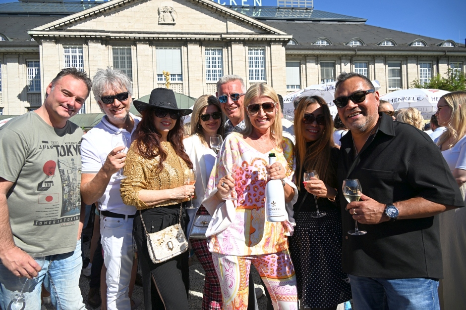 Am Samstag, 9. Mai 2026, öffnet Schloss Henkell wieder seine Tore zum traditionellen Sekttag. Von 11 bis 19 Uhr erwarten freier Eintritt, Live-Musik mit Diana Schneider & Soul Elements, Streetfood, Kellereiführungen und vieles mehr die Besucher.