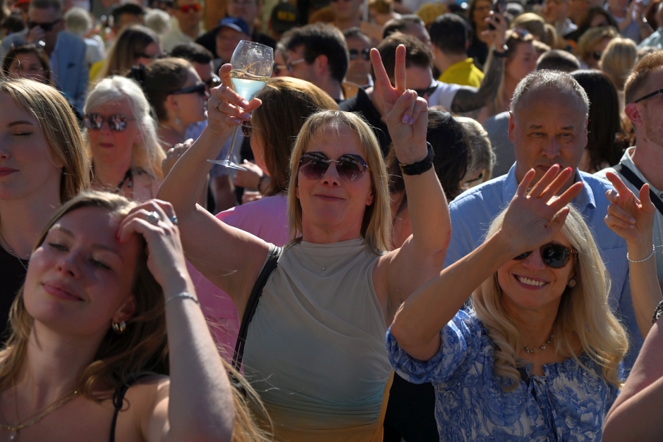 Am Samstag, 9. Mai 2026, öffnet Schloss Henkell wieder seine Tore zum traditionellen Sekttag. Von 11 bis 19 Uhr erwarten freier Eintritt, Live-Musik mit Diana Schneider & Soul Elements, Streetfood, Kellereiführungen und vieles mehr die Besucher.