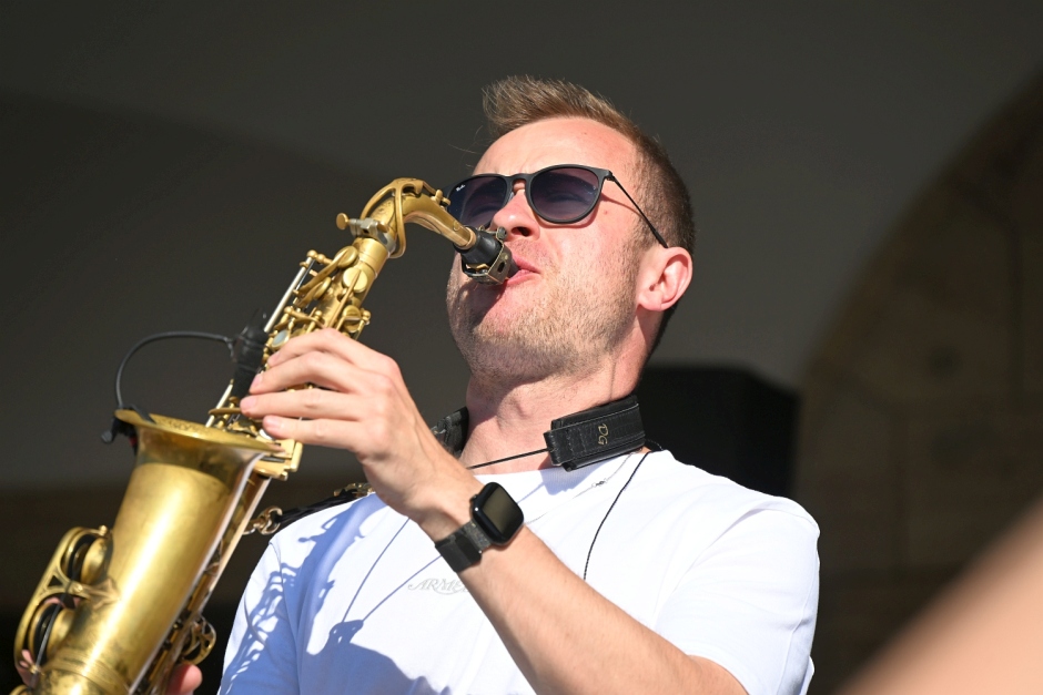 Am Samstag, 9. Mai 2026, öffnet Schloss Henkell wieder seine Tore zum traditionellen Sekttag. Von 11 bis 19 Uhr erwarten freier Eintritt, Live-Musik mit Diana Schneider & Soul Elements, Streetfood, Kellereiführungen und vieles mehr die Besucher.