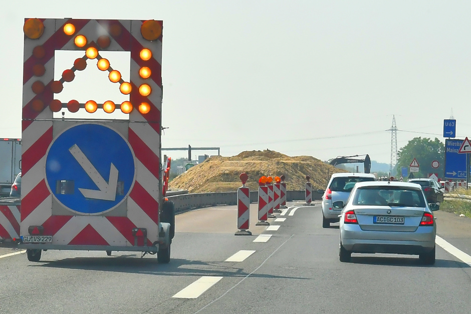 Im Autobahnkreuz Schierstein kommt es Ende Mai zu mehreren Sperrungen wegen Baufelduntersuchungen und Kanalarbeiten. Betroffen sind die A66 in Richtung Frankfurt und Rüdesheim sowie Verbindungsrampen zur A643.